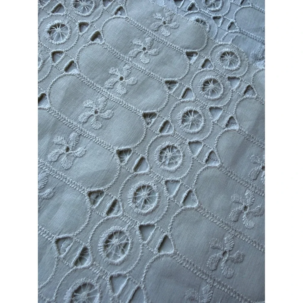 Vintage White Eyelet Embroidered Table Runner Cotton Lace Scalloped Edge 34x12.5